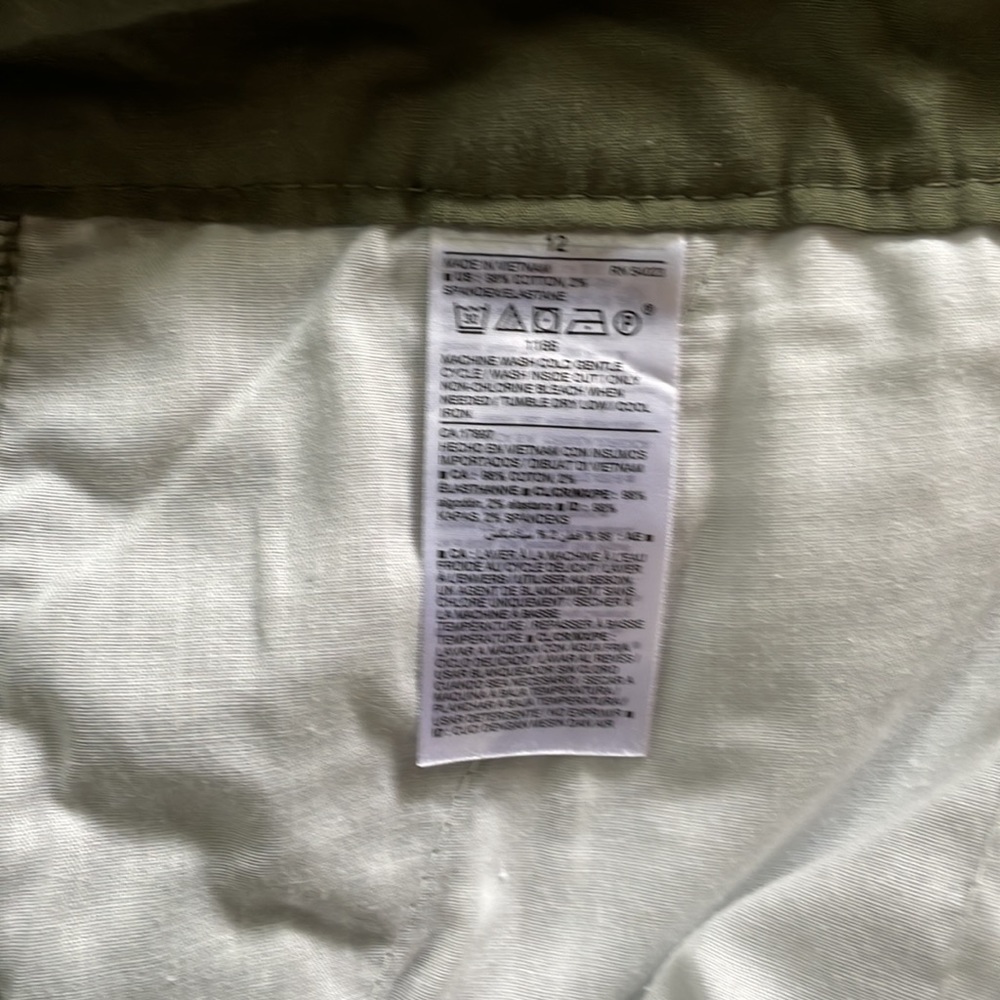 🎈Old Navy Camo Mid Rise Everyday Shorts - Picture 4 of 4